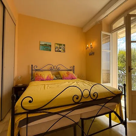 Villa I Deluxe Seafront - Sea View - Garden & Terrace -prime Location- *