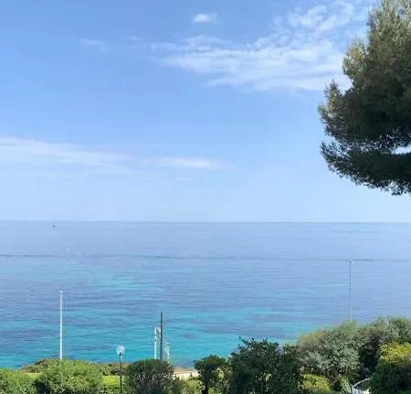 Villa Directly On The Sea