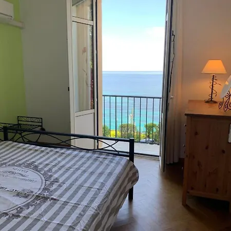 Villa Directly On The Sea *