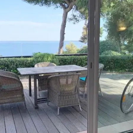 Villa Directly On The Sea