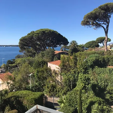 Directly On The Sea * Cannes