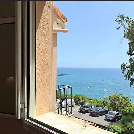 Villa Directly On The Sea *