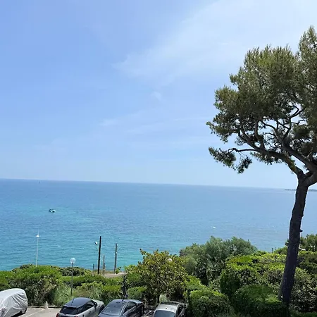 Directly On The Sea Villa *