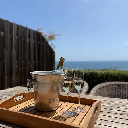 I Deluxe Seafront - Sea View - Garden & Terrace -prime Location- Cannes