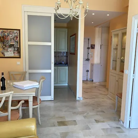 I Deluxe Seafront - Sea View - Garden & Terrace -prime Location- Villa