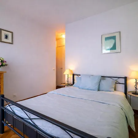 Villa I Deluxe Seafront - Sea View - Garden & Terrace -prime Location-