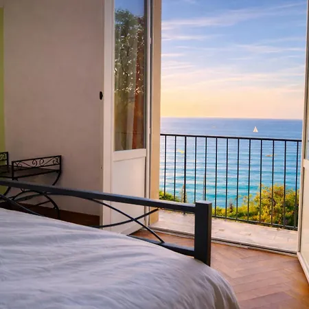 Beachfront I Garden - Terrace & Sea View -prime Location- Free Parking Villa Cannes