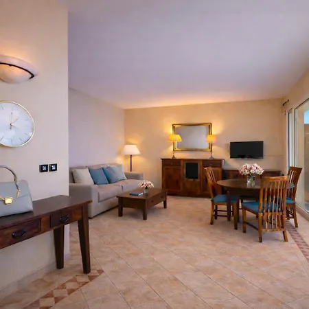 빌라 Beachfront I Garden - Terrace & Sea View -prime Location- Free Parking *