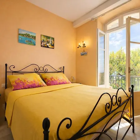 Villa Beachfront I Garden - Terrace & Sea View -prime Location- Free Parking Cannes