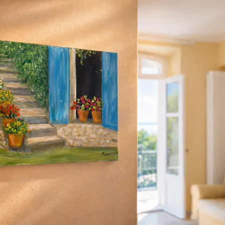 Villa I Deluxe Seafront - Sea View - Garden & Terrace -prime Location- *