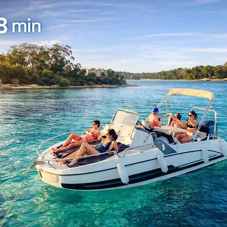 Villa I Deluxe Seafront - Sea View - Garden & Terrace -prime Location- *