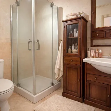 I Deluxe Seafront - Sea View - Garden & Terrace -prime Location- *